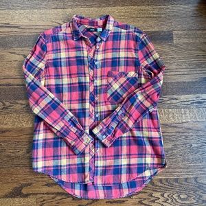 Women’s button plaid shirt